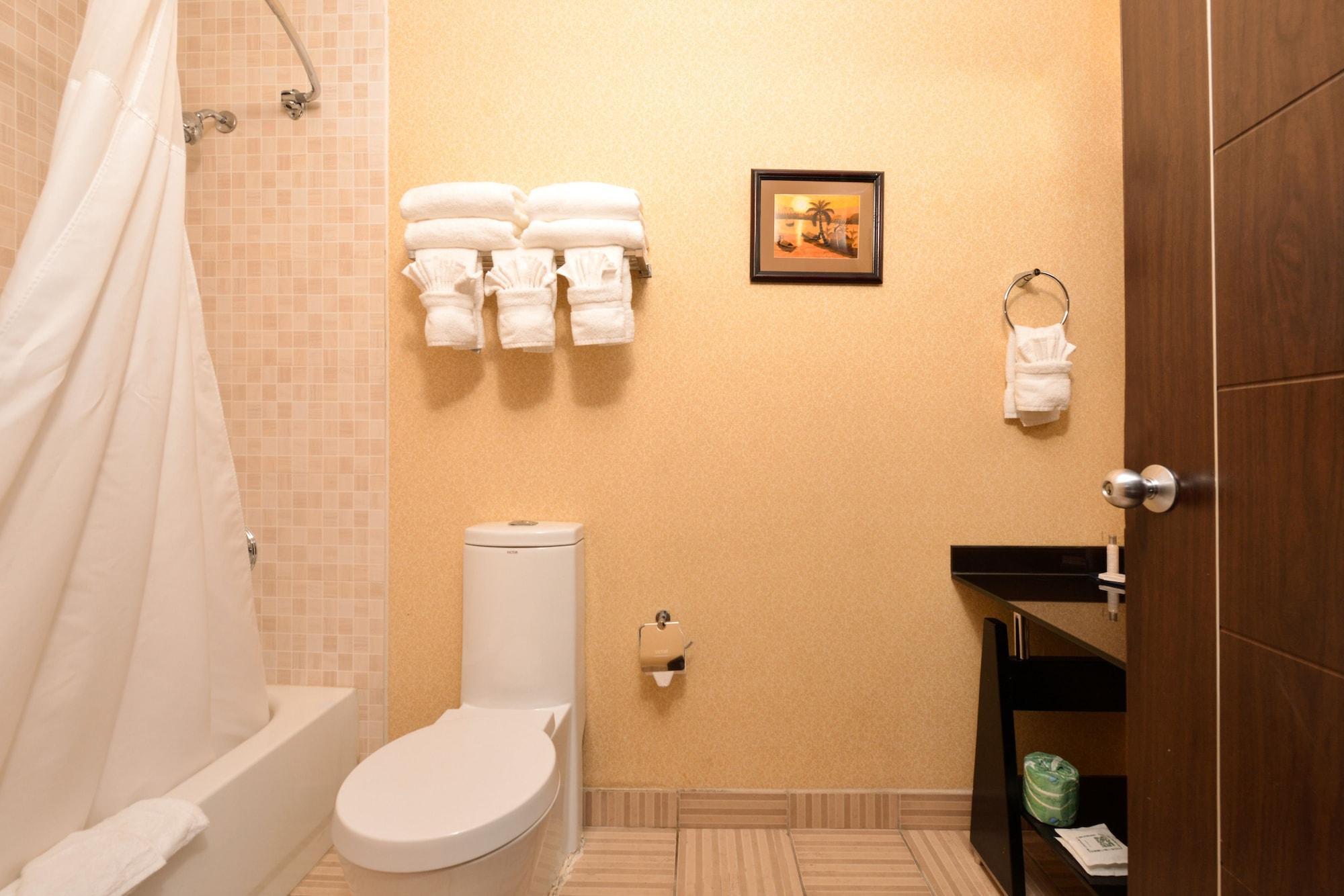 Baltimore Plaza Hotel Bagian luar foto