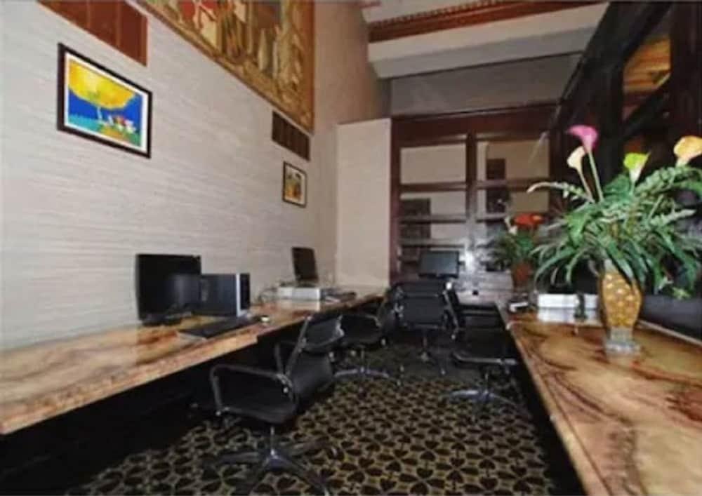Baltimore Plaza Hotel Bagian luar foto