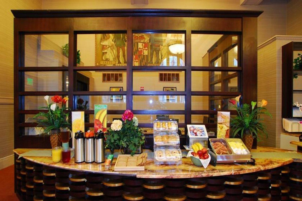Baltimore Plaza Hotel Bagian luar foto
