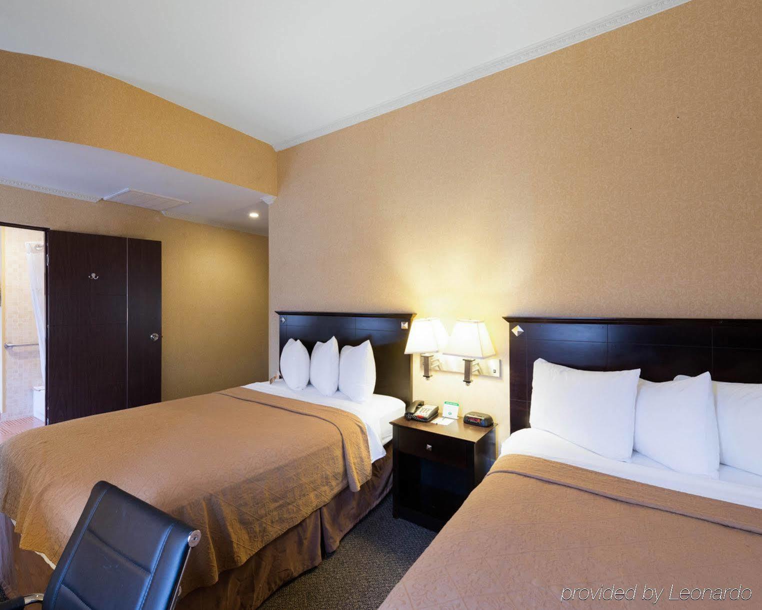 Baltimore Plaza Hotel Bagian luar foto