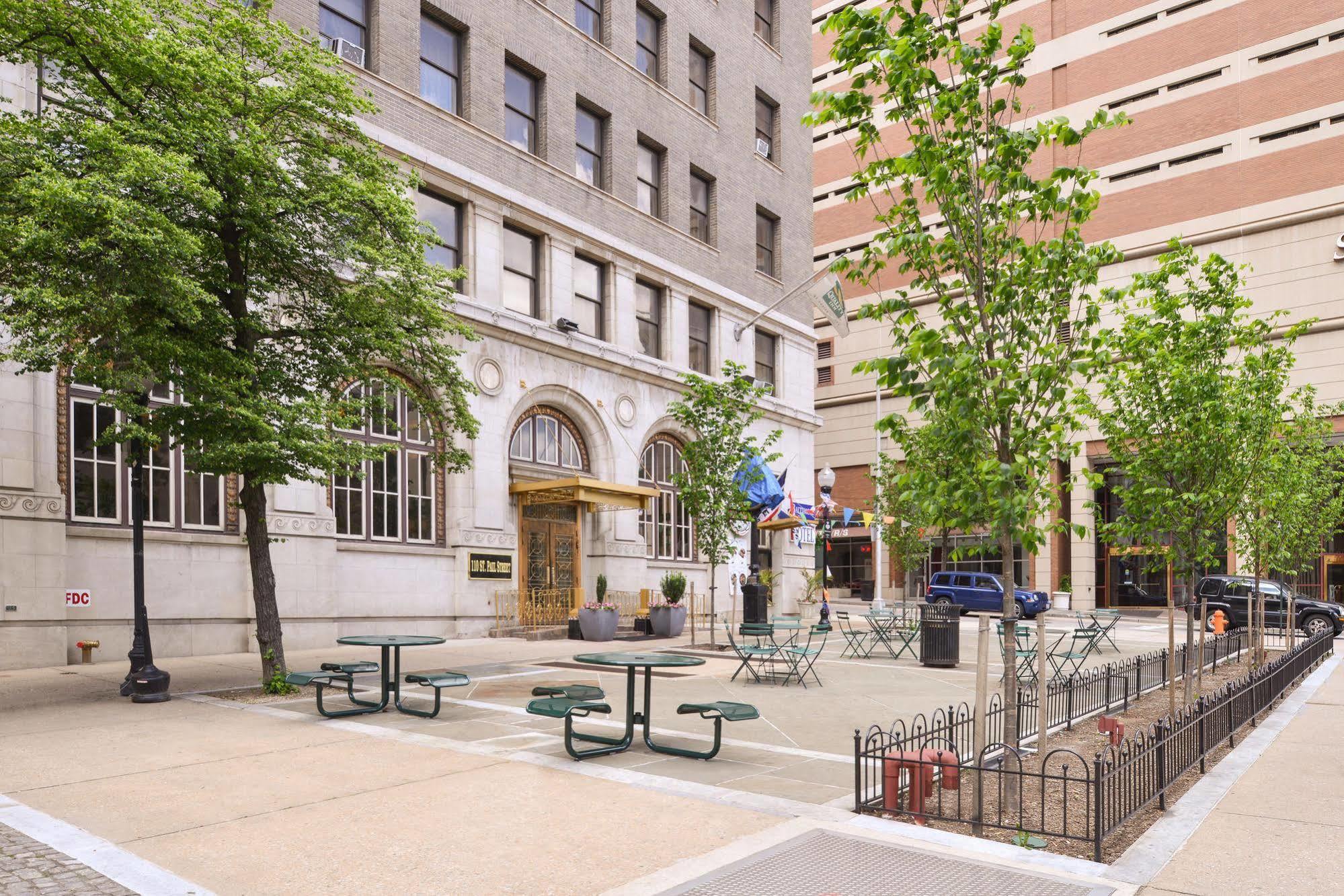 Baltimore Plaza Hotel Bagian luar foto