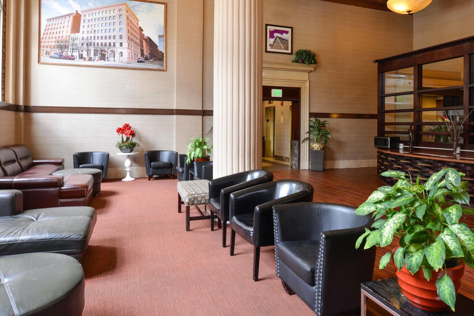 Baltimore Plaza Hotel Bagian luar foto