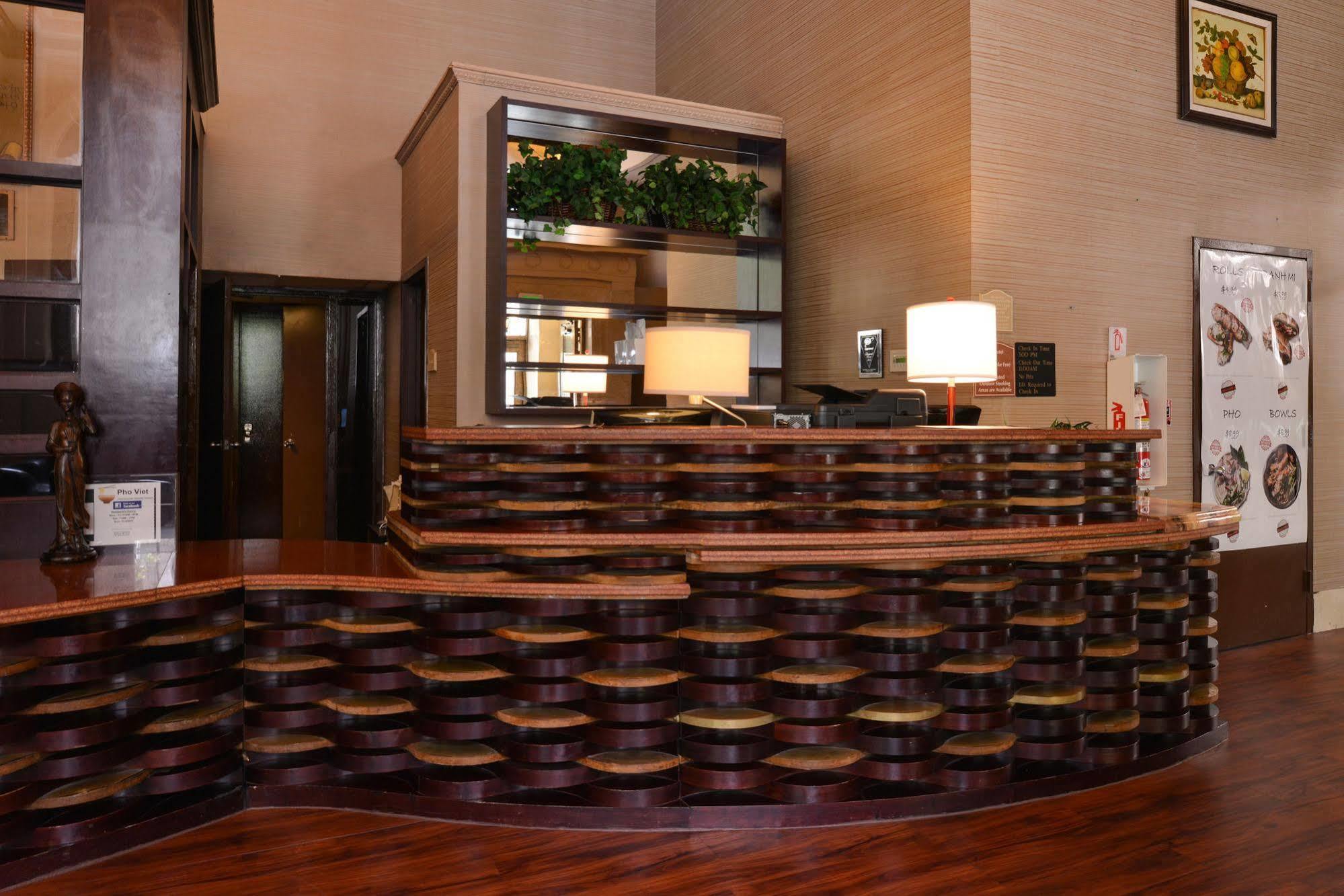 Baltimore Plaza Hotel Bagian luar foto
