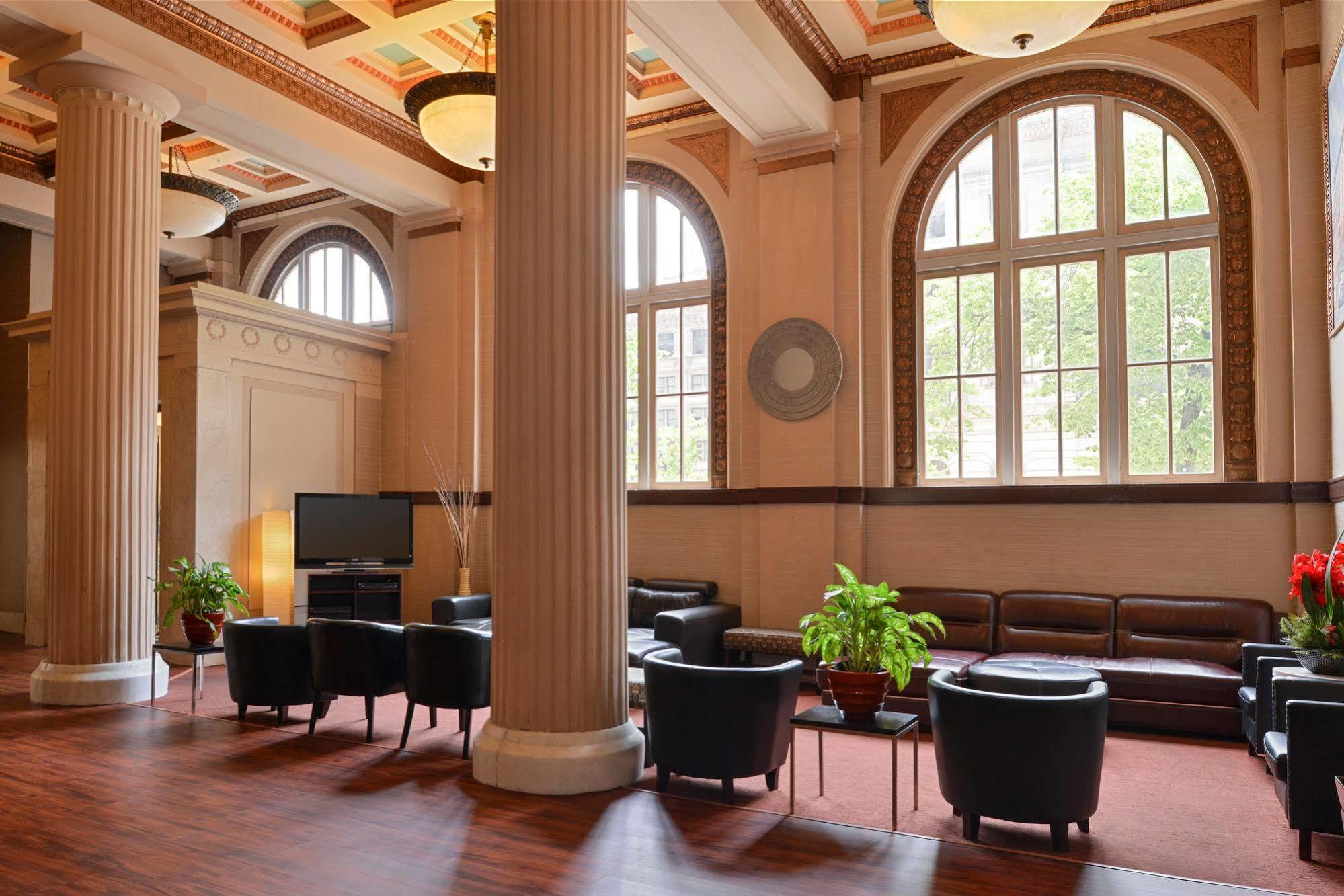 Baltimore Plaza Hotel Bagian luar foto