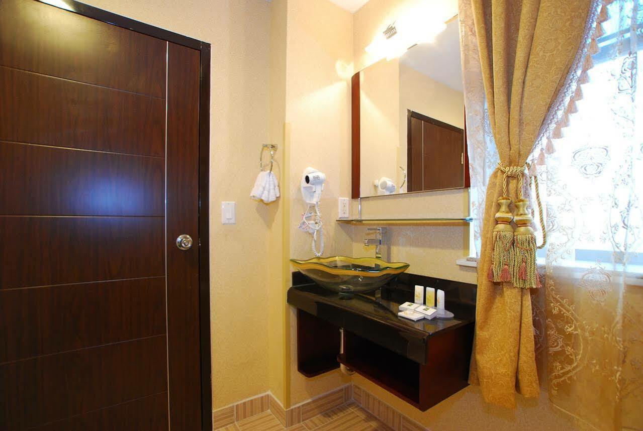 Baltimore Plaza Hotel Bagian luar foto